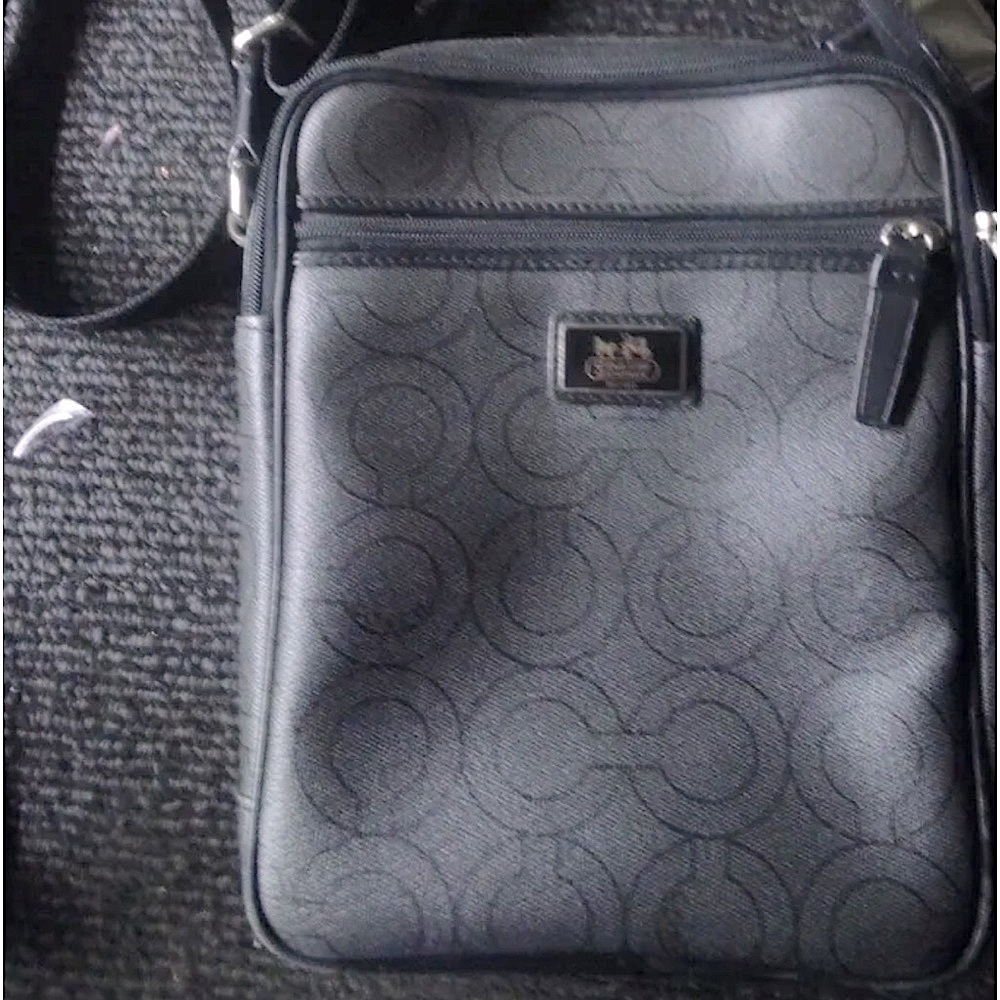 Coach preowned messenger, crossbody, bag Men’s, Women or Unisex. - Picture 2 of 15